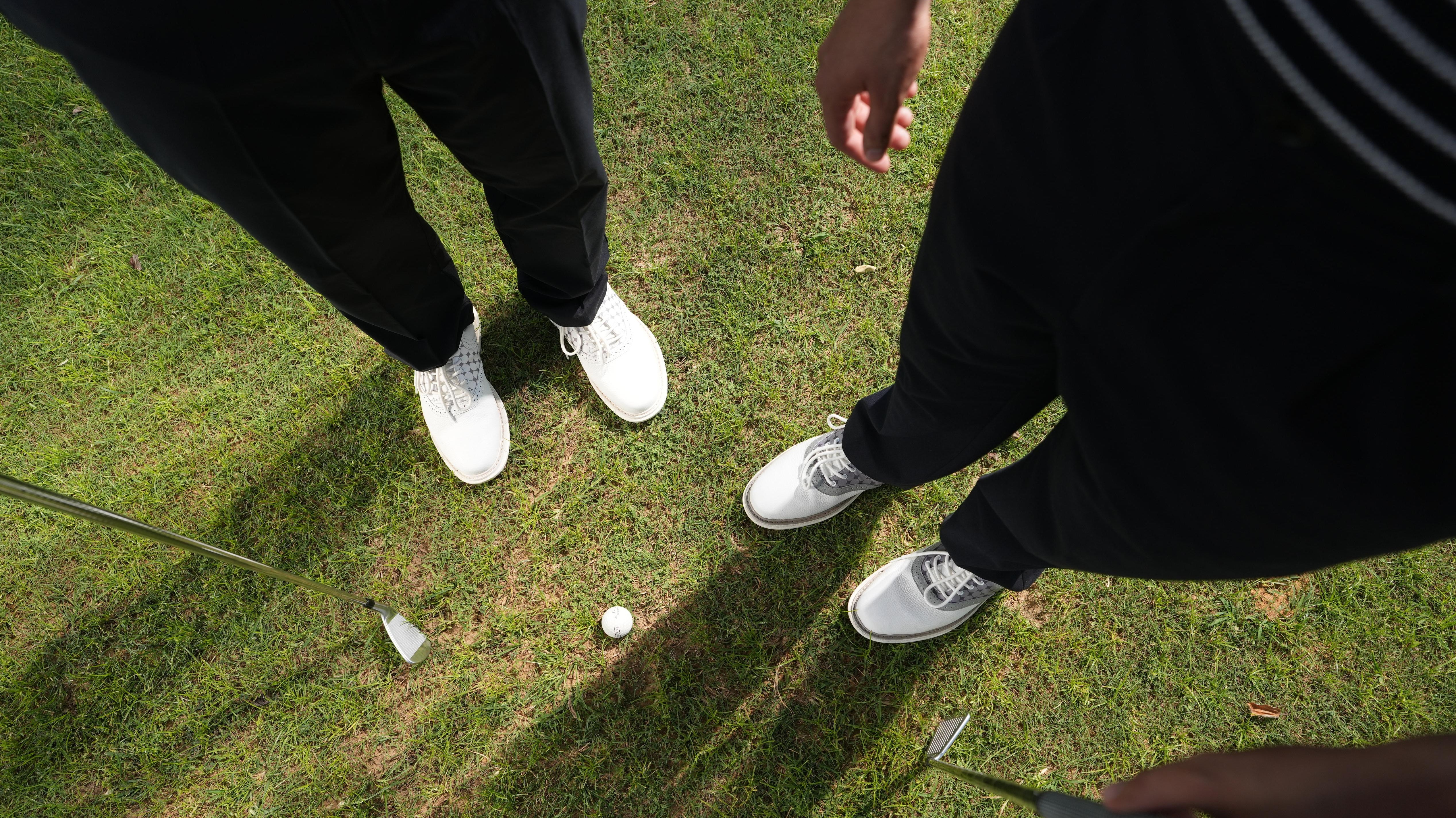 Understanding Spiked vs Spikeless Golf Shoes: What I Learned Through Experience