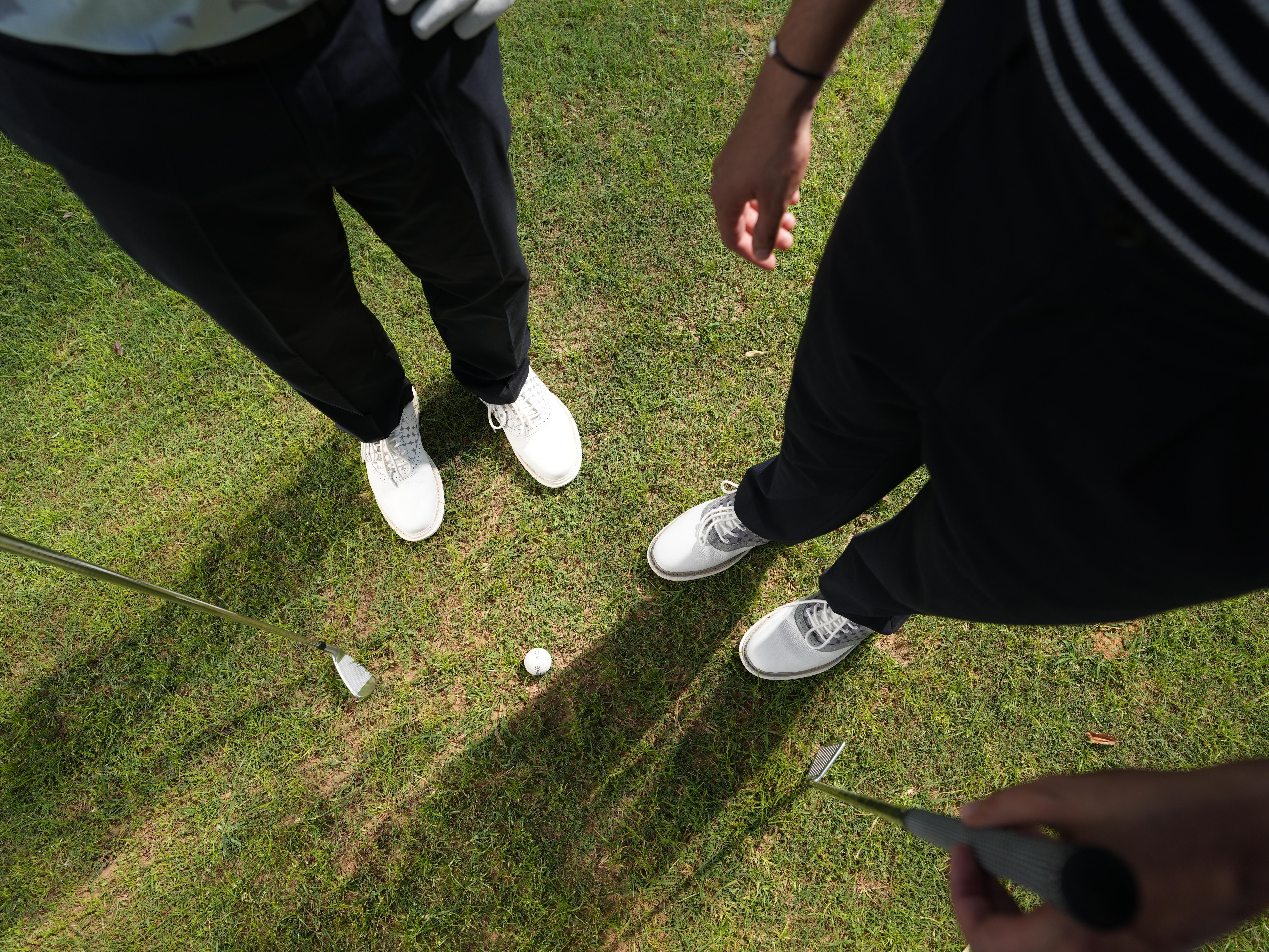 Understanding Spiked vs Spikeless Golf Shoes: What I Learned Through Experience